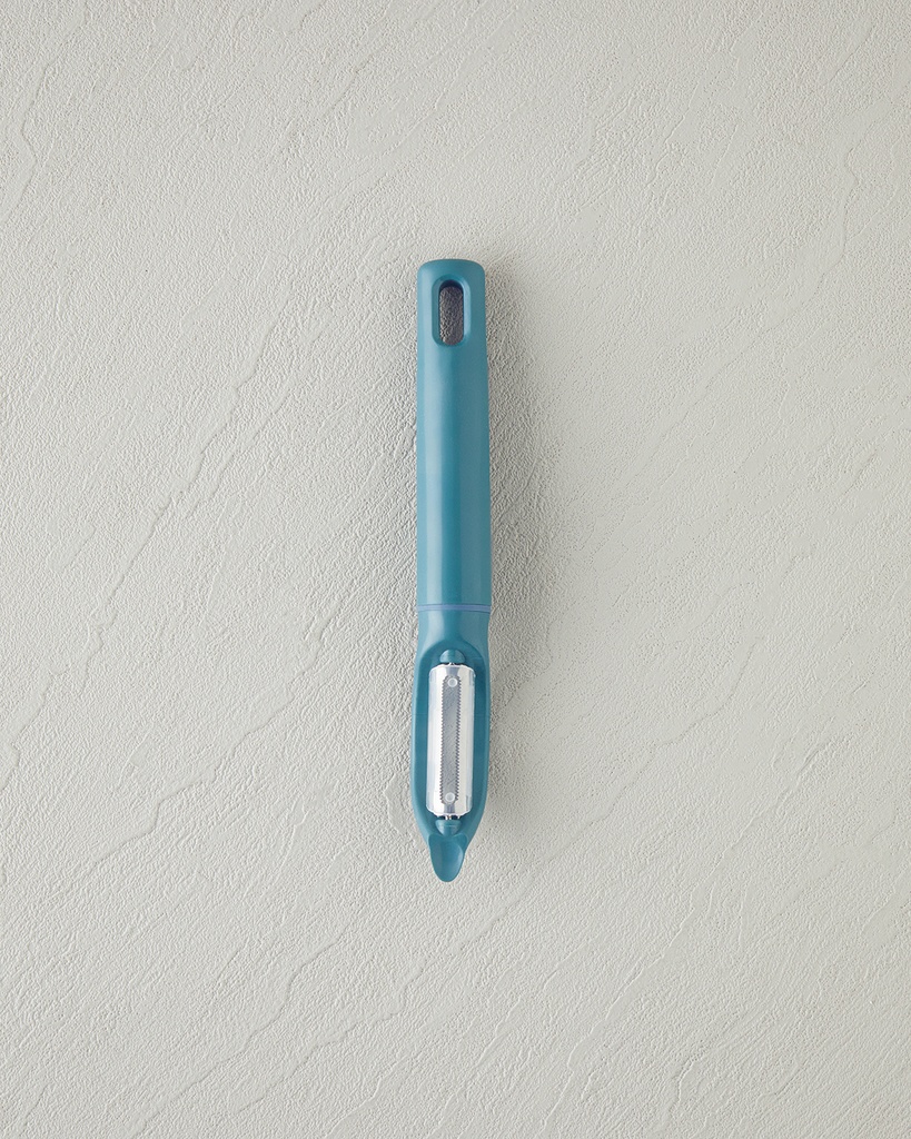 Aline Peeler Ornate Retro